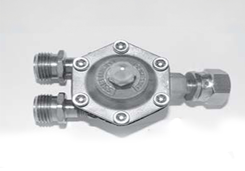 Image of a gun-mounted fluid pressure regulator.